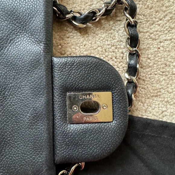 CHANEL Classic FLAP OG CAVIAR Maxi *MINT* Condition Silver Hardware L@@K! - Picture 4 of 16